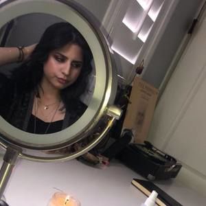 Meet your Posher, Larisa